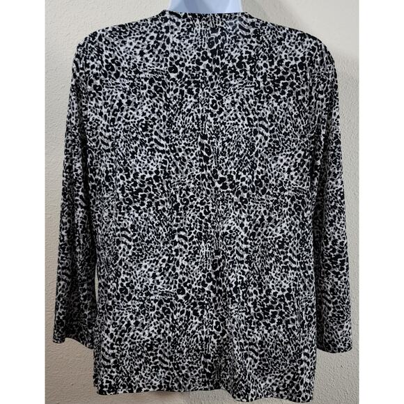 Jones New York Black White Gray Animal Print Top Large Lightweight Soft Flowy - Picture 2 of 5